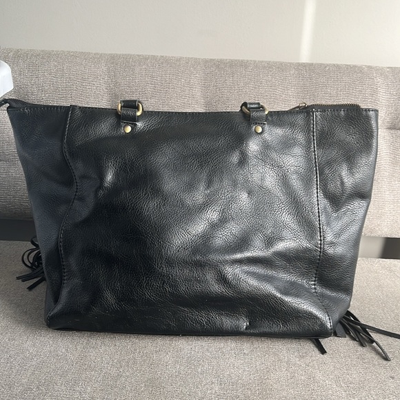 Urban Originals Black vegan leather fringed tote bag - Picture 8 of 13
